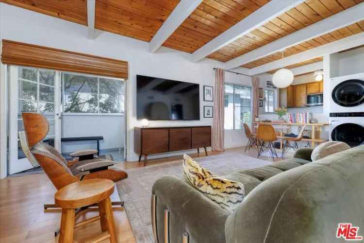 Condo For Sale in 12416, Moorpark Street, Los Angeles, California