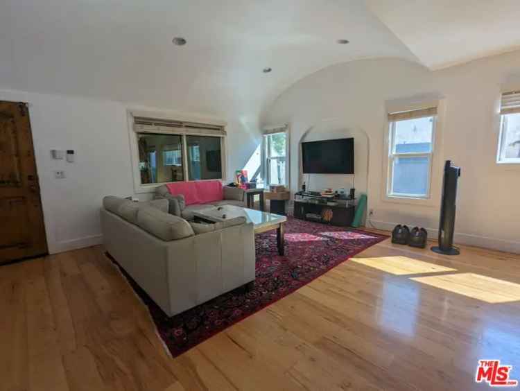 Single-family house For Sale in Los Angeles, California