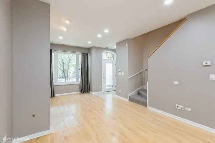 House For Sale in 1340, South Indiana Avenue, Chicago, Illinois