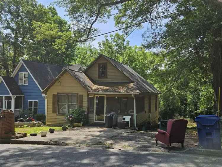 Single-family house For Sale in 1974, Lois Place Northwest, Atlanta, Georgia