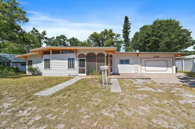 Single-family house For Sale in 1030, Charlotte Avenue, Sarasota, Florida