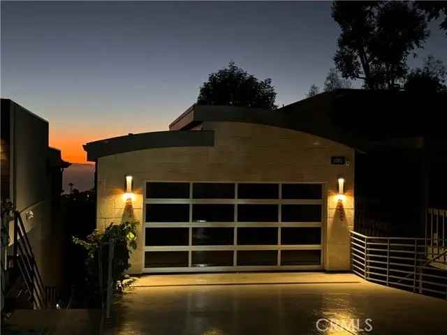 Single-family house For Sale in 1083, Tia Juana Street, Laguna Beach, California