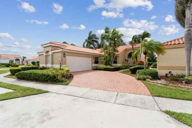 Single-family house For Sale in Boca West, Florida