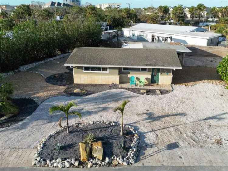 Single-family house For Sale in 4626, Gleason Avenue, Siesta Key, Florida