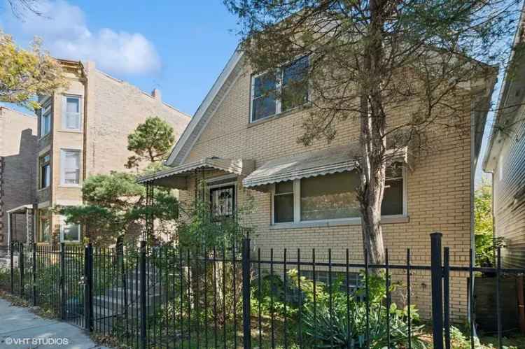 Single-family house For Sale in 1361, South California Avenue, Chicago, Illinois