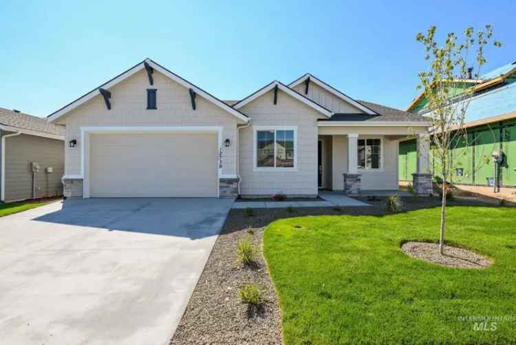 Single-family house For Sale in 6303, West Pewter Point Street, Meridian, Idaho