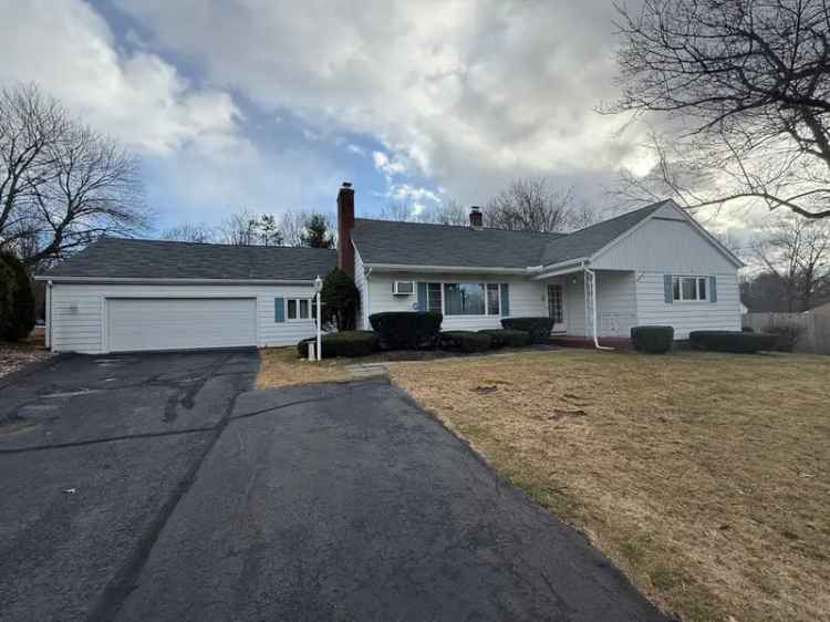 Single-family house For Sale in 4, Skyline Drive, Farmington, Connecticut