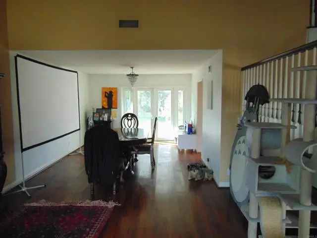 Single-family house For Sale in 13621, Fairmont Way, Tustin, California