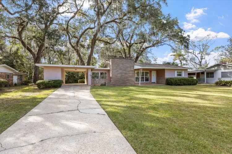 Single-family house For Sale in 1128, Carrin Drive, Tallahassee, Florida