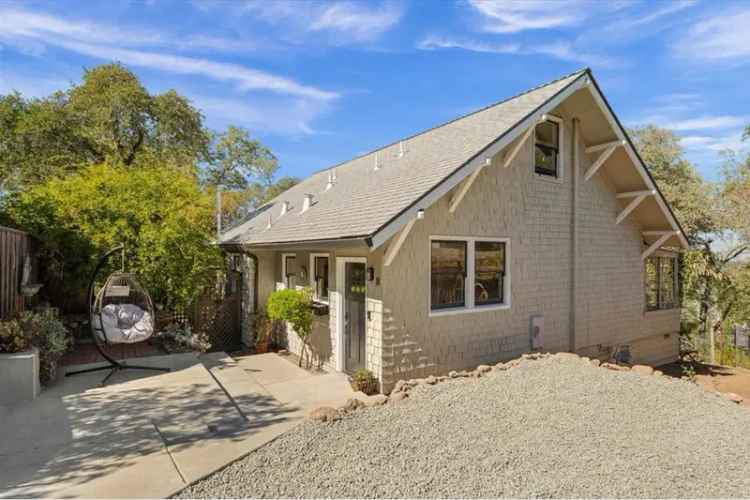 Single-family house For Sale in 8, Central Court, Los Gatos, California