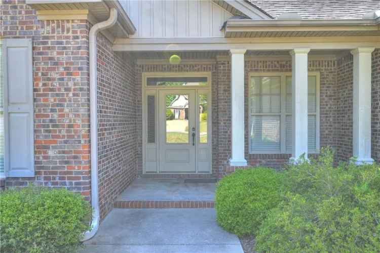 Single-family house For Sale in 1410, Finchley Court, Opelika, Alabama