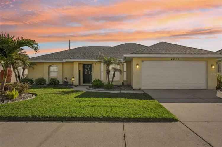 Single-family house For Sale in 4835, Jacaranda Heights Drive, South Venice, Florida