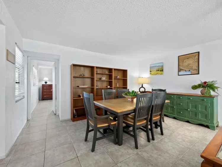 Condo For Sale in Longboat Key, Florida