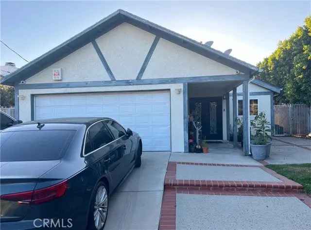 Single-family house For Sale in 7923, Van Noord Avenue, Los Angeles, California