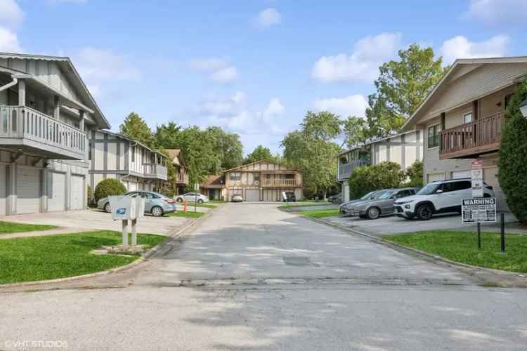 Condo For Sale in Country Club Hills, Illinois