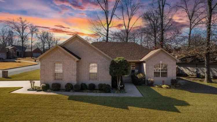 Single-family house For Sale in 3136, Shady Side Drive, Sherwood, Arkansas