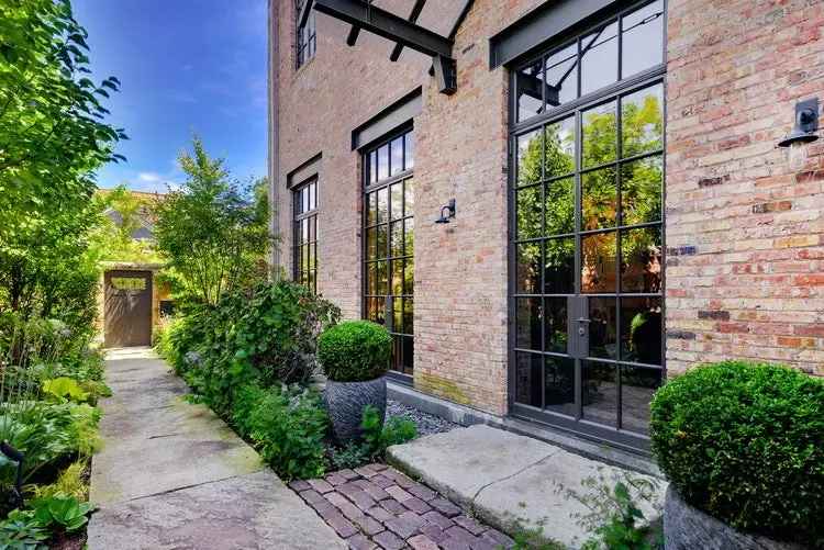 Single-family house For Sale in 1970, North Burling Street, Chicago, Illinois