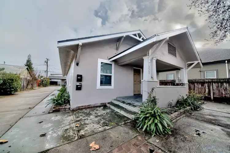 Multi-family house For Sale in 1322, South School Street, Lodi, California