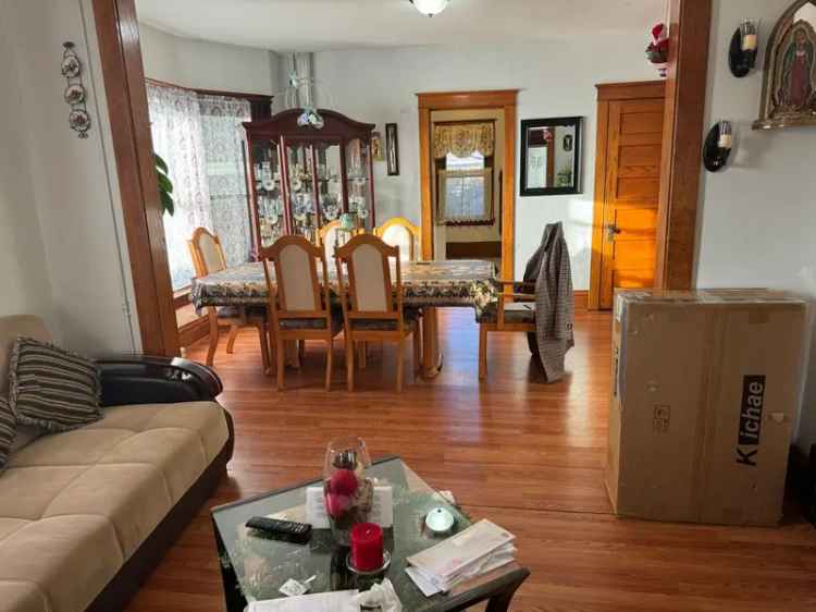 Single-family house For Sale in 504, 5th Avenue, Aurora, Illinois