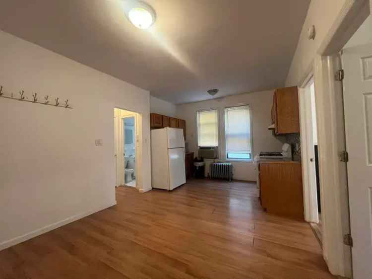 Astoria Queens 2-Bedroom Apartment Near N Q Subway