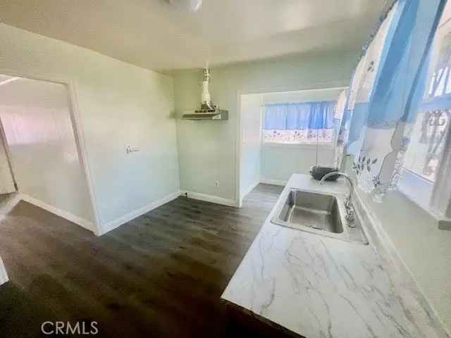 Single-family house For Sale in 1449, West 55th Street, Los Angeles, California