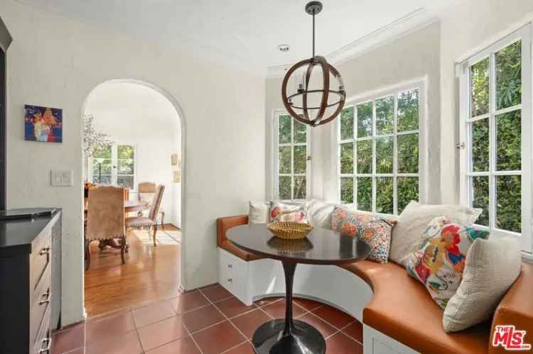 Single-family house For Sale in 1721, Benedict Canyon Drive, Beverly Hills, California