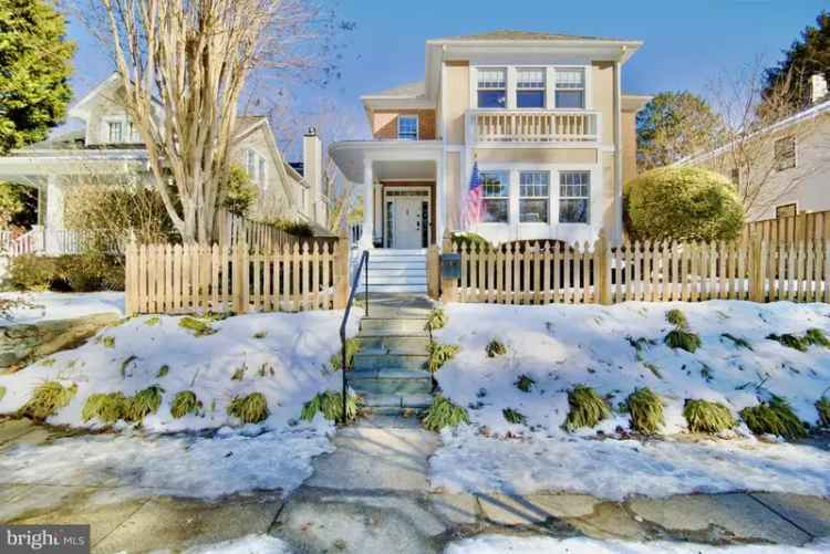 Single-family house For Sale in 5745, Sherier Place Northwest, Washington, District of Columbia