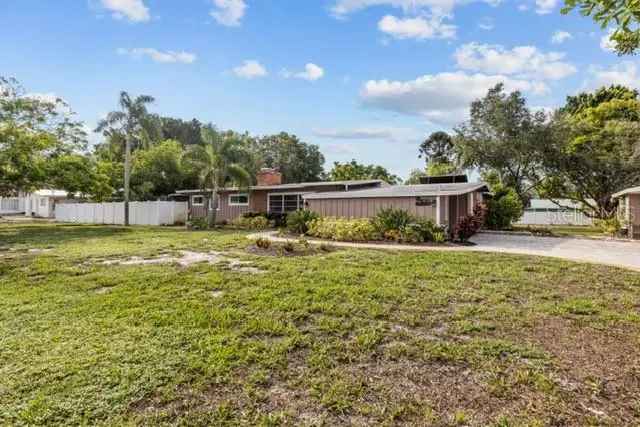 Single-family house For Sale in Florida