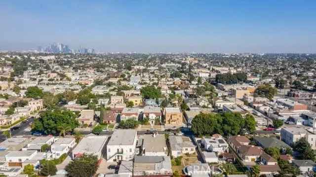 Single-family house For Sale in 3025, Edgehill Drive, Los Angeles, California