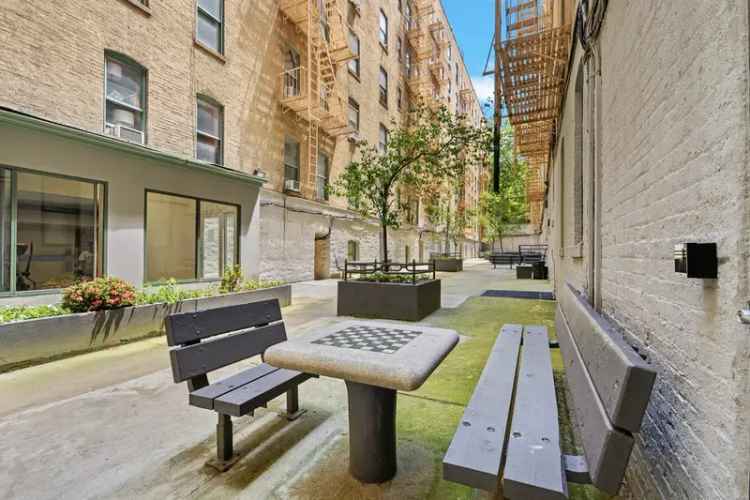 Bright Studio Apartment near Lincoln Center