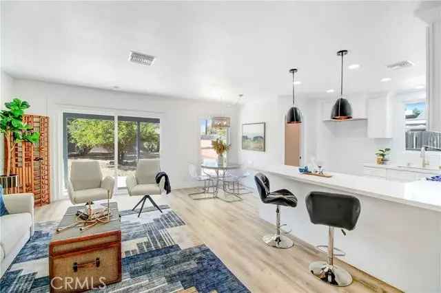 Single-family house For Sale in 7025, Comanche Avenue, Los Angeles, California