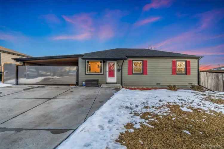 Single-family house For Sale in 8920, Poze Boulevard, Thornton, Colorado