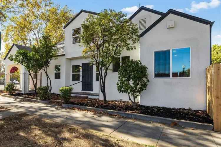 Single-family house For Sale in 2030, 19th Street, Sacramento, California