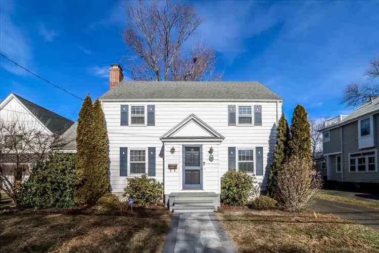 Single-family house For Sale in 98, Beacon Street, Bridgeport, Connecticut