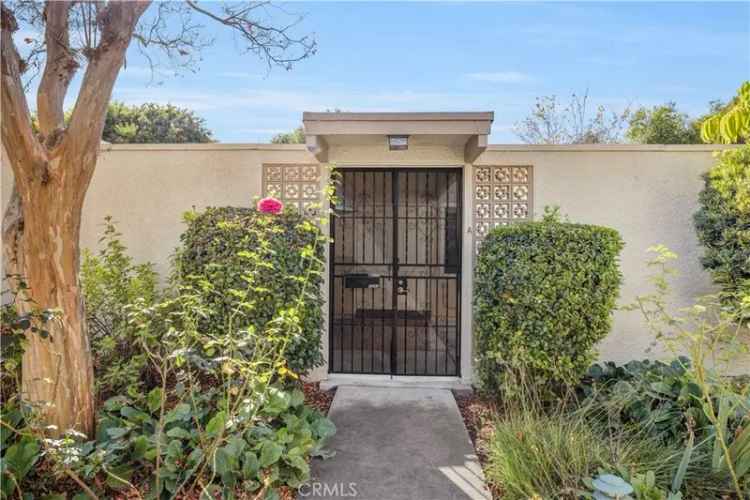 Single-family house For Sale in 334, Avenida Sevilla, Laguna Woods, California