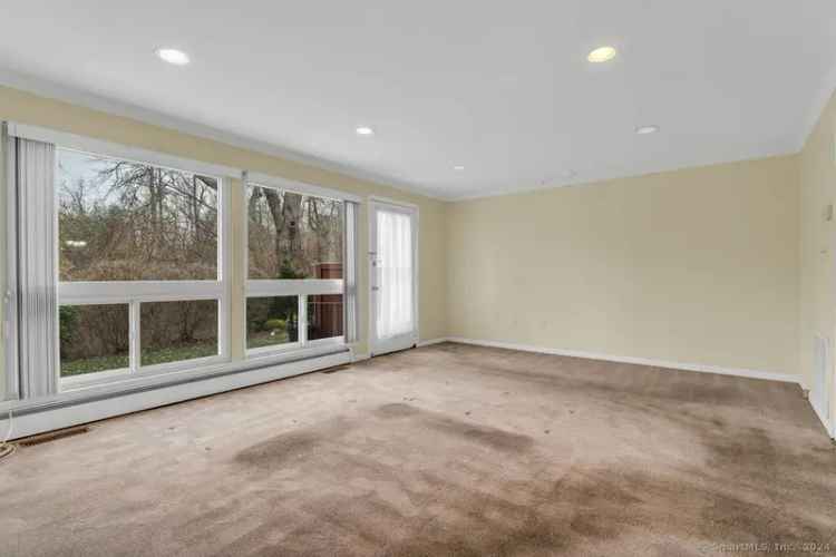 Condo For Sale in 43, Centerbrook Road, Hamden, Connecticut