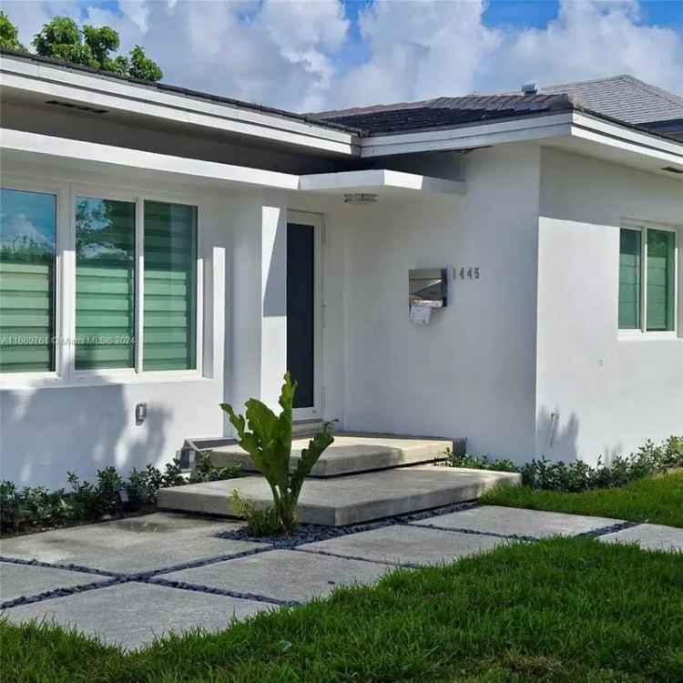 Single-family house For Sale in 1445, 71st Street, Miami Beach, Florida