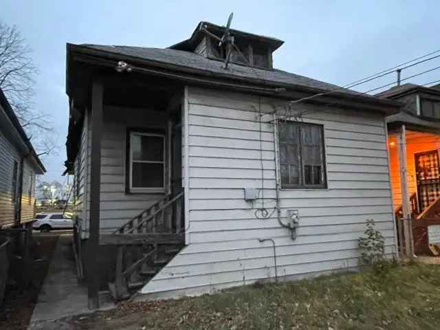 Single-family house For Sale in 6423, South Claremont Avenue, Chicago, Illinois