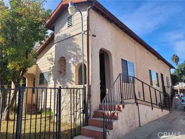 Single-family house For Sale in 2441, Harwood Street, Los Angeles, California