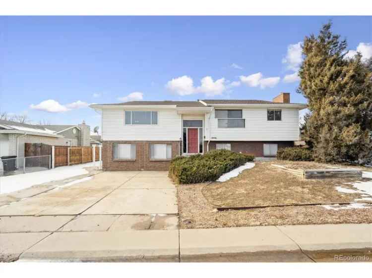 Single-family house For Sale in 8925, Oakwood Drive, Westminster, Colorado