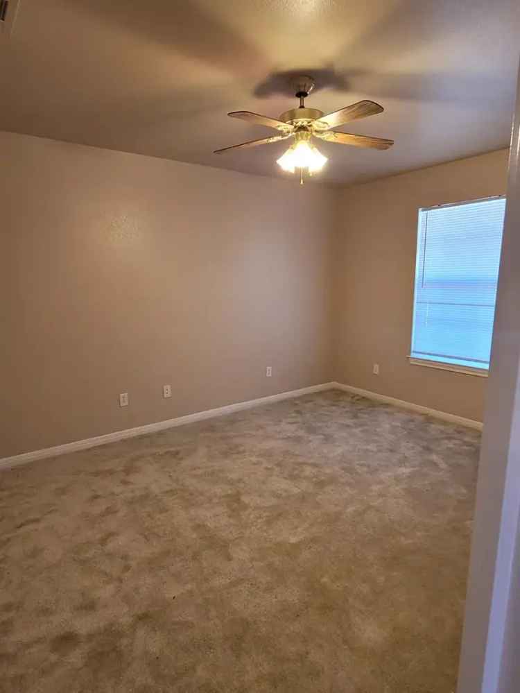 Three Bedroom Duplex in Lacy Lakeview - Connally ISD