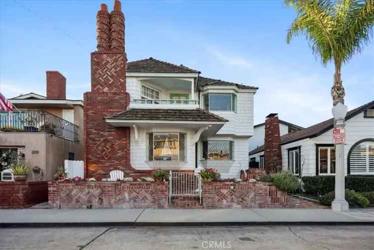 Multi-family house For Sale in 211,211 1/2, Pearl Avenue, Newport Beach, California