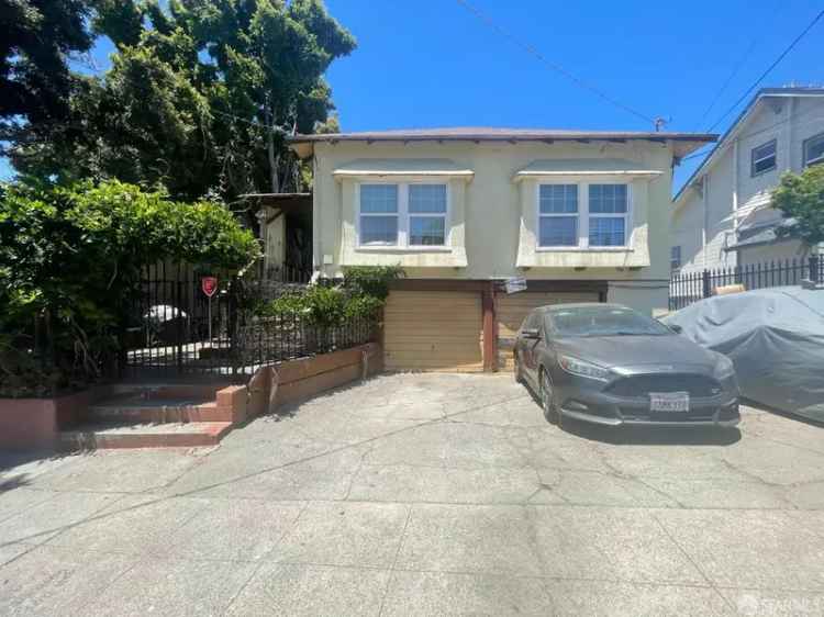 Multi-family house For Sale in 2011, Crosby Avenue, Oakland, California