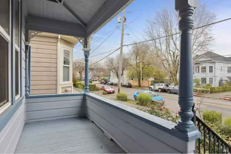 Single-family house For Sale in 16, 1st Street, San Rafael, California