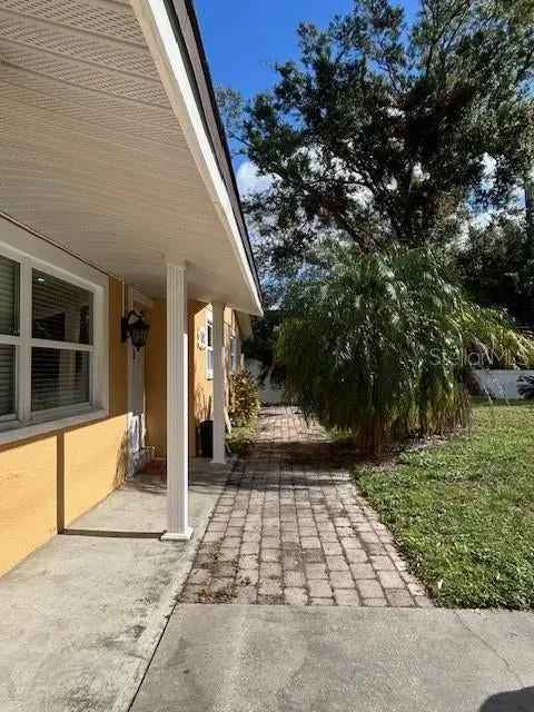 Single-family house For Sale in Tampa, Florida