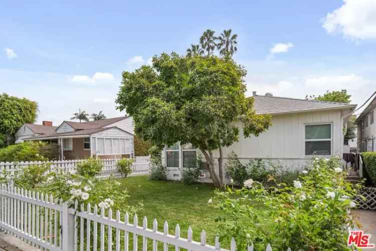 Single-family house For Sale in 3256, Castle Heights Avenue, Los Angeles, California