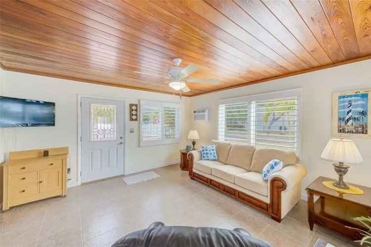 Single-family house For Sale in 604, Pennsylvania Avenue, Palm Harbor, Florida