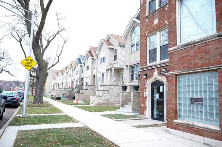 Multi-family house For Sale in 1253, South Tripp Avenue, Chicago, Illinois