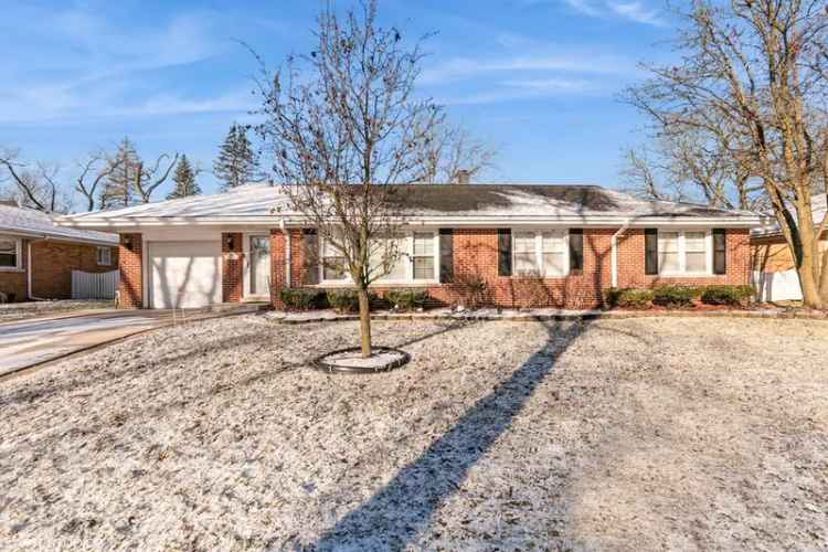 Single-family house For Sale in 916, Braemar Road, Flossmoor, Illinois