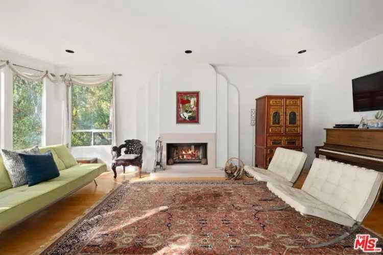 Single-family house For Sale in 10055, Reevesbury Drive, Beverly Hills, California